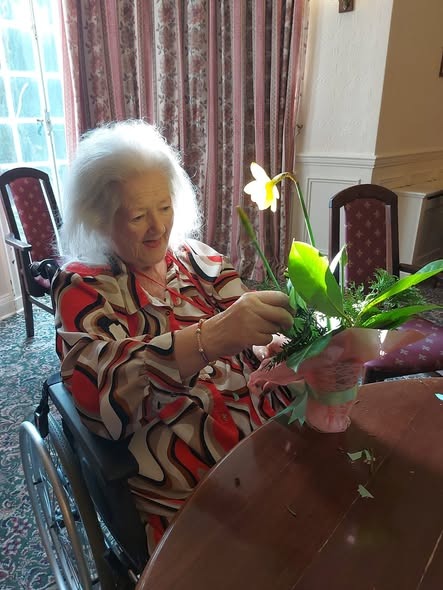 Celebrating a special resident birthday milestone with personalized cake